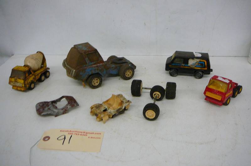 lot 91 image: Tin Trucks and parts
