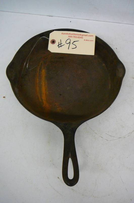 lot 95 image: Cast iron pan Griswold MFG #8