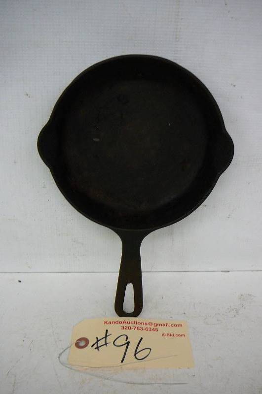 lot 96 image: Cast iron pan Griswold MFG #3