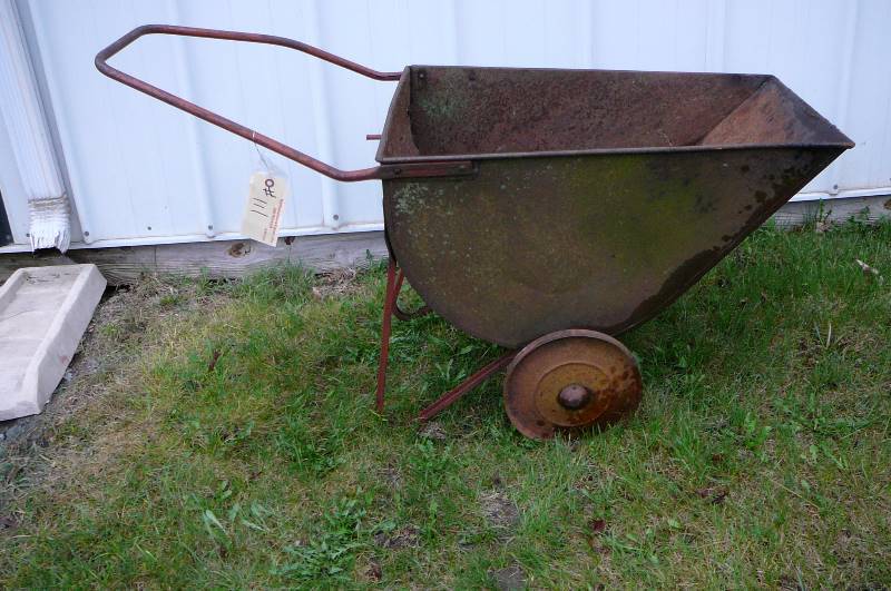 lot 111 image: Lawn cart