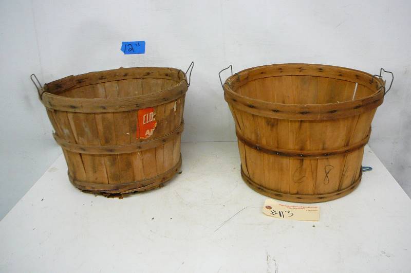 lot 113 image: Apple basket 14 x 9 34 high 2 count