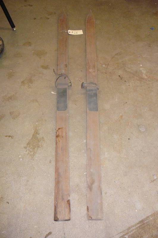 lot 118 image: Wooden ski pair