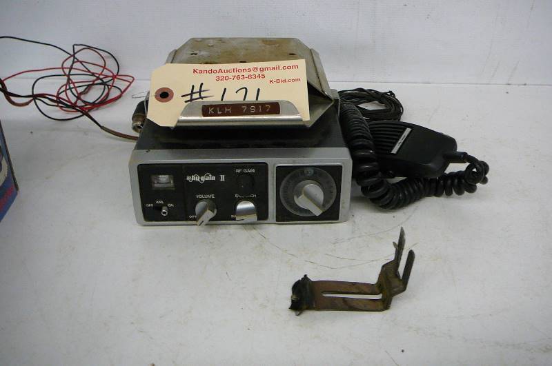 lot 121 image: CB Hy gain II with slide out mount