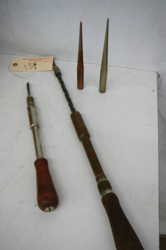 lot 134 image: Screw drivers and Lighting rod tips