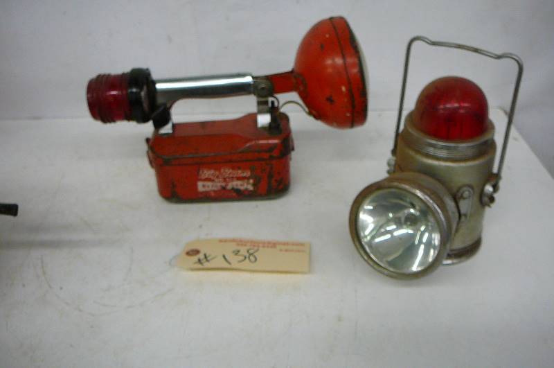 lot 138 image: Flashlight & Lantern