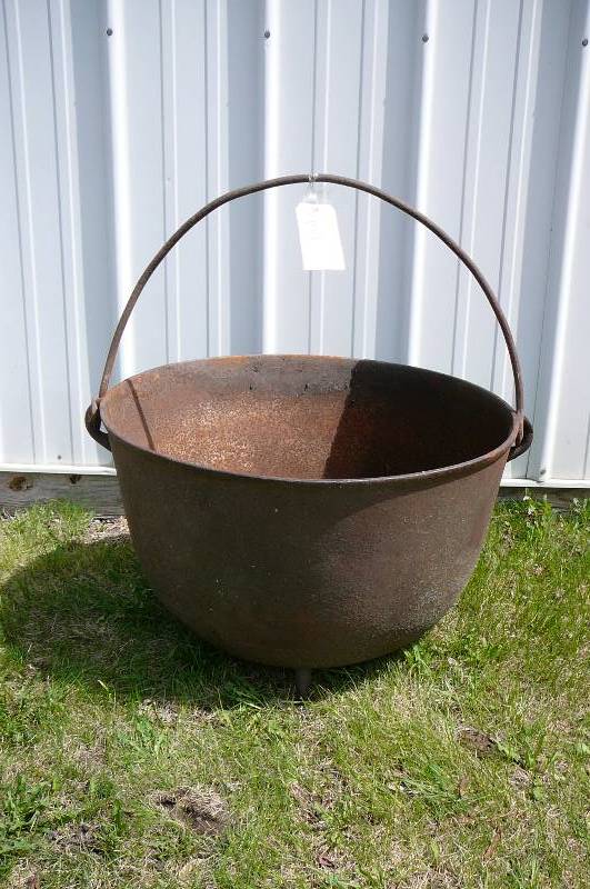 Large cast iron pot with handle 26 x 16 high