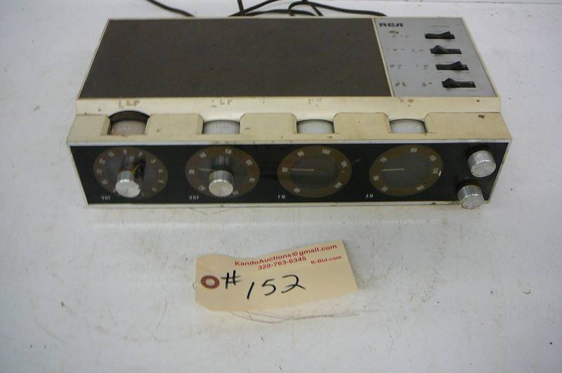 lot 152 image: RCA Braille Radio AMFMUHFVHF Works