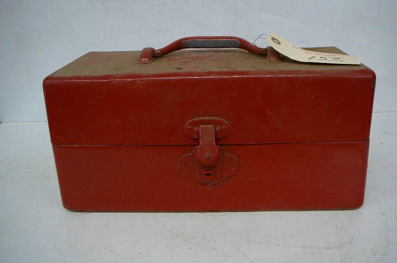 lot 153 image: Tackle box tin 15 x 7 x7