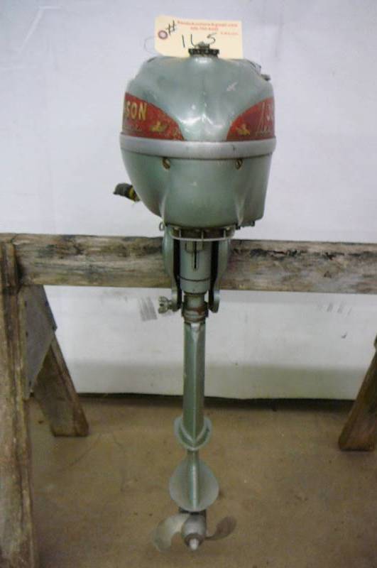 lot 165 image: Johnson Sea Horse 3hp, Nice shape, Pulls over, was used on duck boat last run
