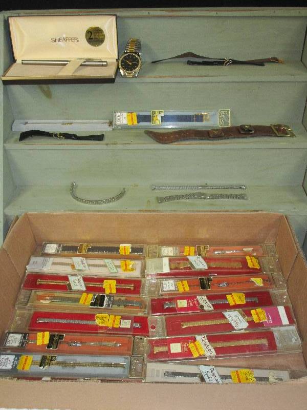 lot 10 image: Watches, watch bands and Misc
