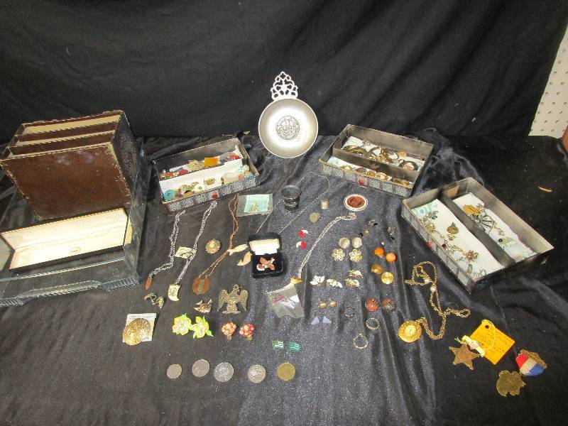 lot 12 image: Jewelry, Foreign Coins, Souvenirs