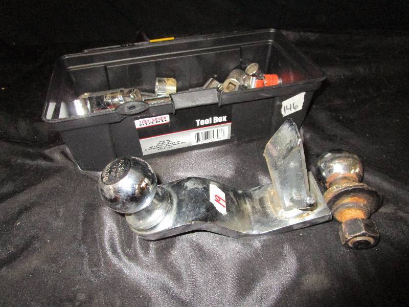 lot 19 image: Tool box, 12 and 38 sockets and 1 78 balls