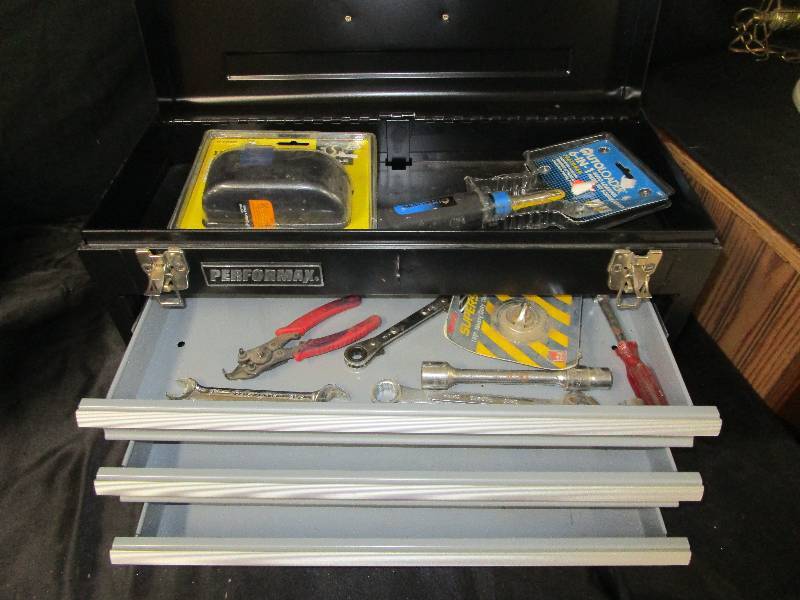 lot 22 image: Metal Performax 3 drawer tool box with misc tools