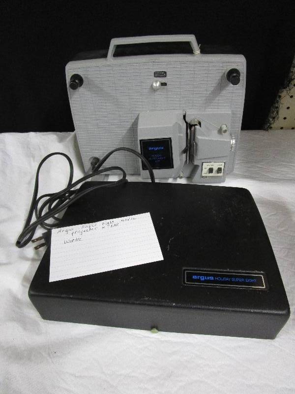 lot 30 image: Argus Super Eight Movie Projetor #838 Works