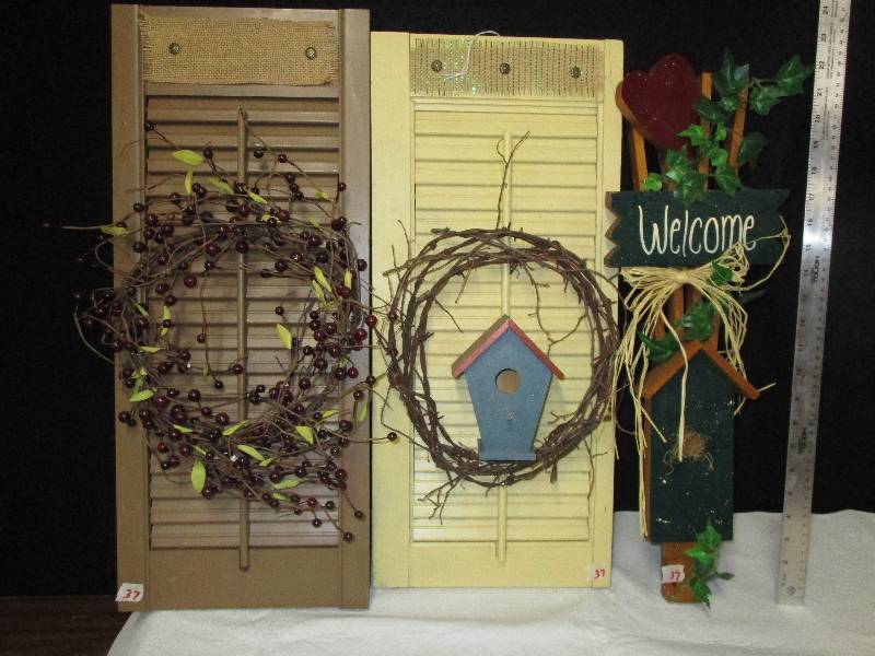 lot 37 image: Cute decorations