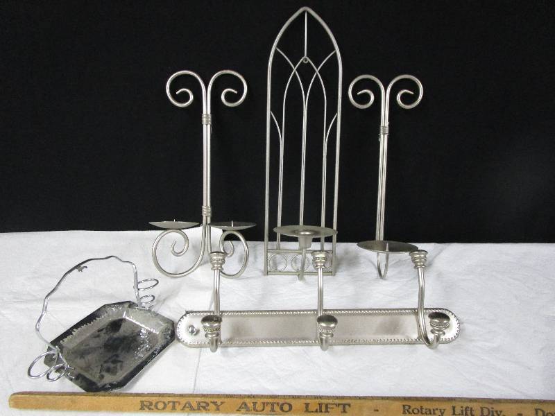 lot 50 image: Various Metal Dcor
