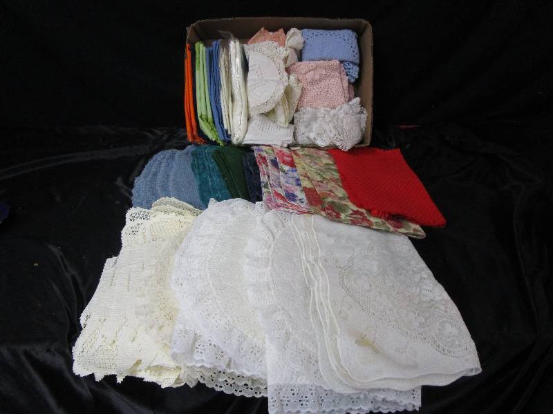 lot 57 image: Placemats, napkins and doilies