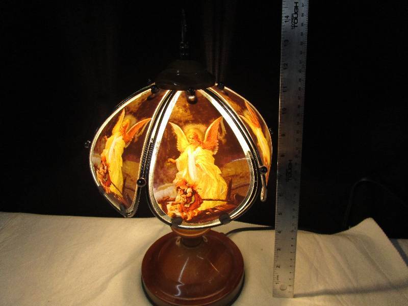 lot 58 image: 14 Touch Lamp