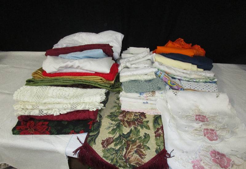 lot 64 image: Table Cloths and Table Runners
