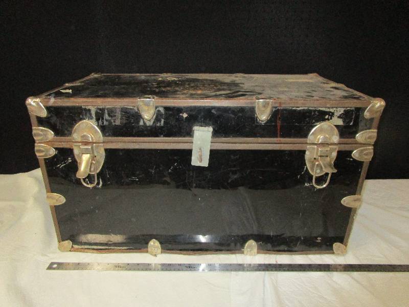 lot 76 image: Trunk 30 long 16.5 wide 16.5 Tall