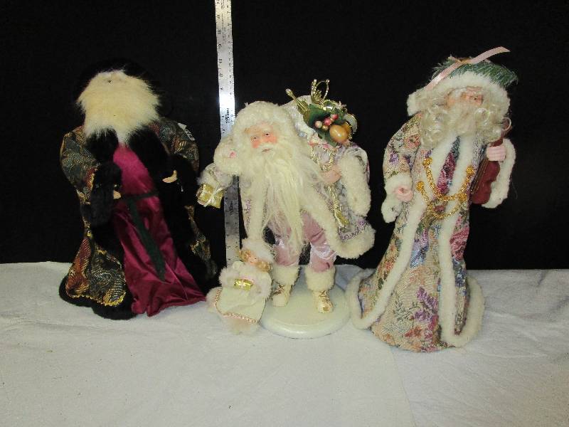 lot 82 image: 3 santas. All around 18-19 high