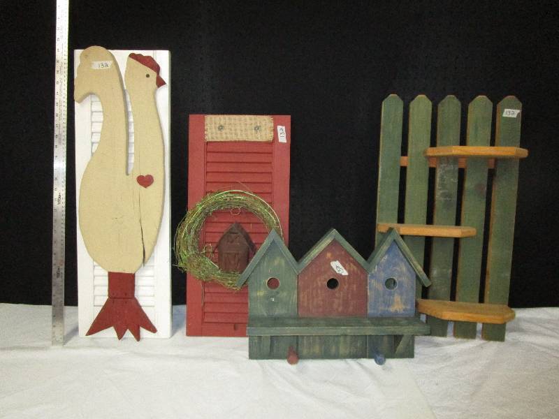 lot 87 image: Home decore, Chicken is 28X9
