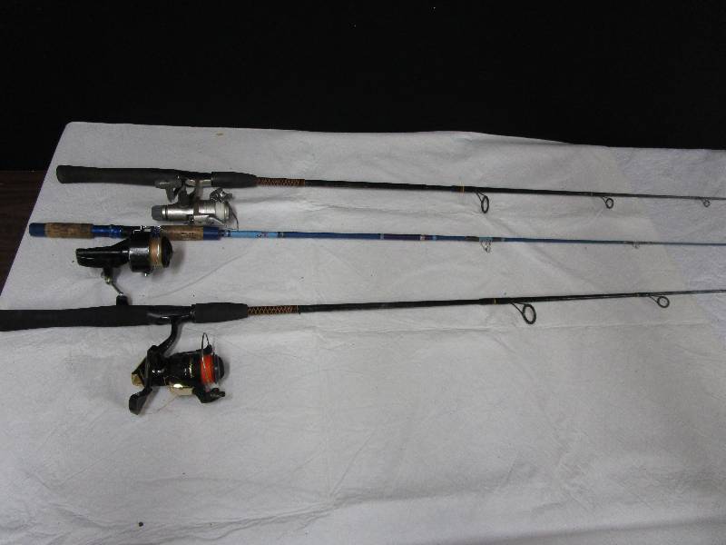 lot 89 image: 3 nice fishing poles.
