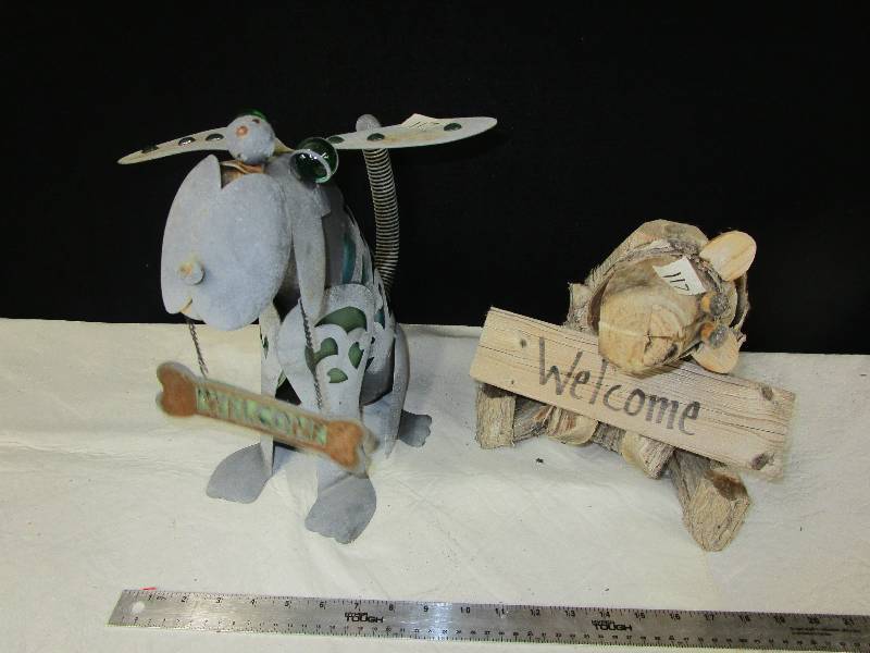 lot 104 image: Welcome Signs, Medal Dog and wooden bear