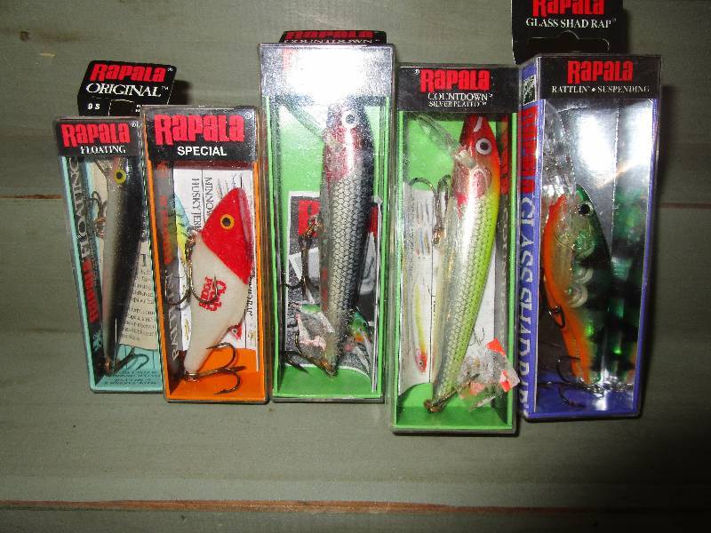 lot 124 image: 5 Various Rapalas