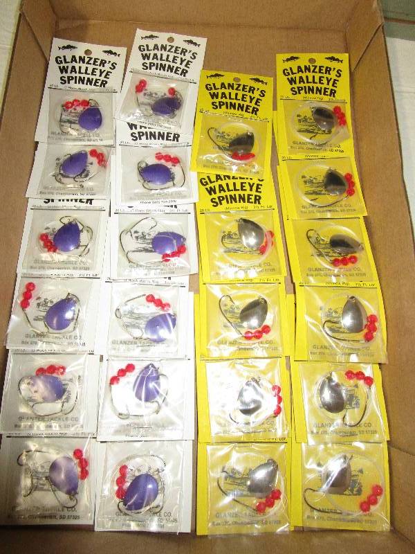lot 126 image: 12 Glanzers Walleye Spinner 3 Hook and 12 Glanzers Walleye Spinners Minnow rig