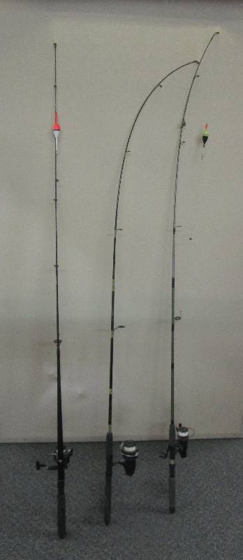 lot 141 image: 3 Fishing Poles and Reels