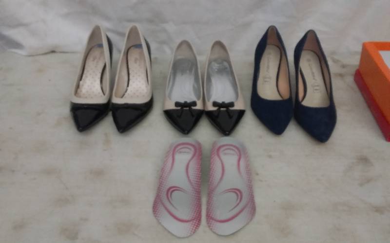 4-Pair Ladies Dress Shoes (Like New) Sizes 7 12 & 8