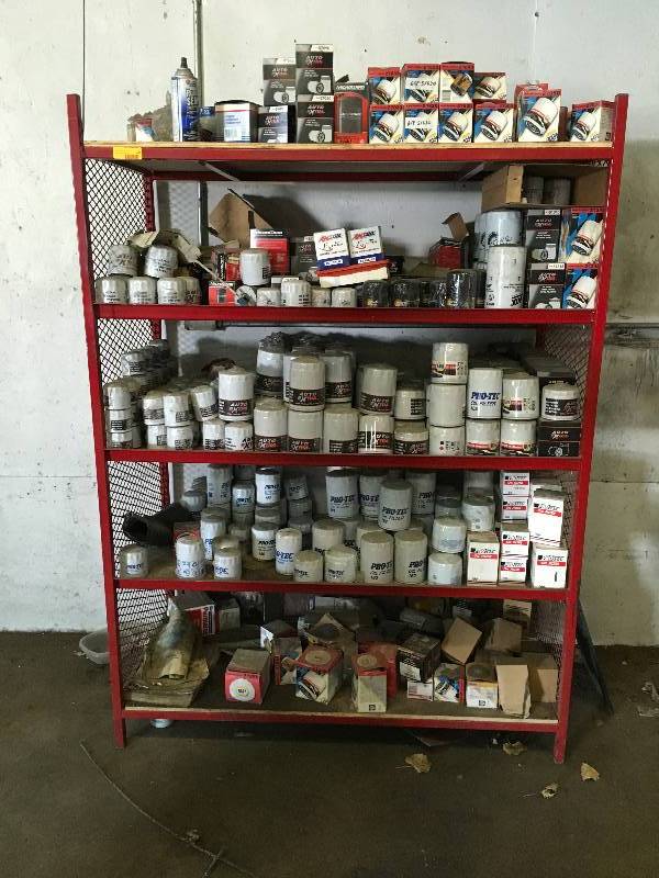 lot 124 image: Red Shelf All Contents