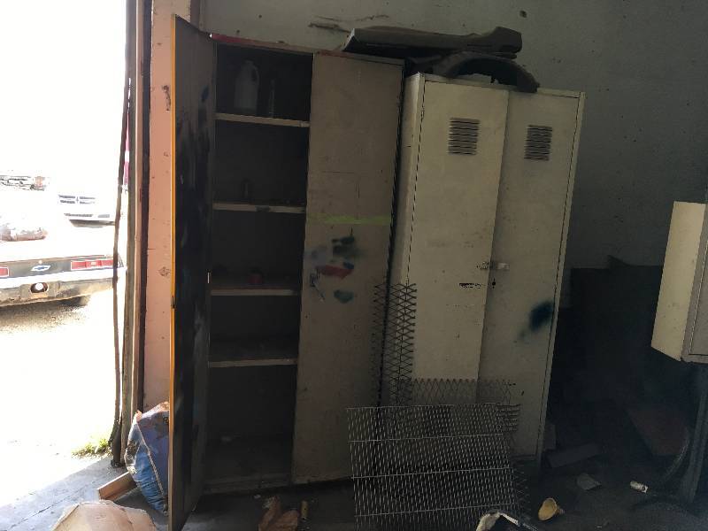 lot 130 image: Metal Shelves and contents-metal grates NOT CONTENtS ON FLOOR