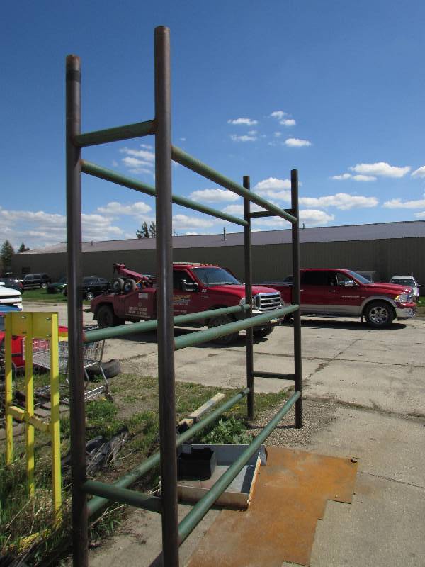 lot 152 image: TIRE RACK, NO CASTERS