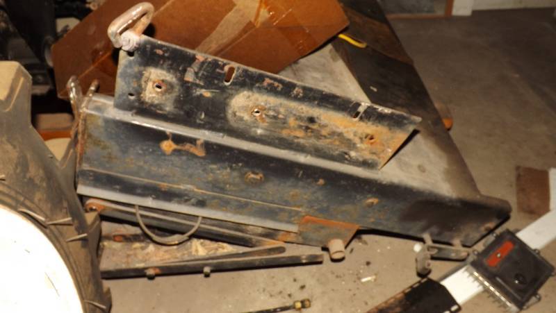 lot 174 image: TOMMY LIFT GATE