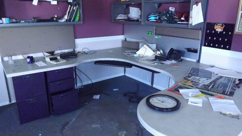 lot 182 image: OFFICE DESK SET UP
