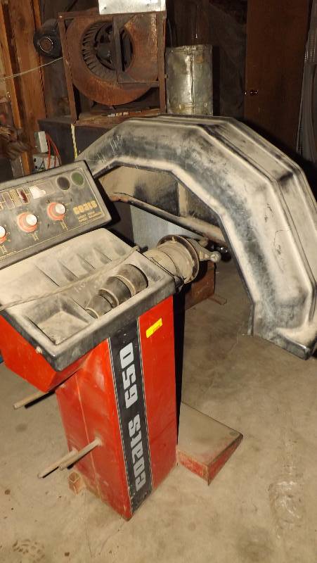 lot 214 image: COATS 650 TIRE BALANCER