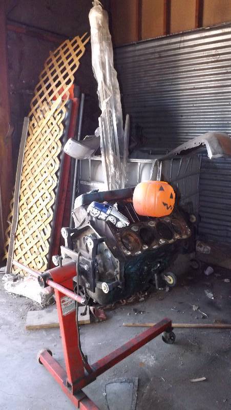 lot 222 image: ENGINE ON STAND, BUMPERS, LATTICE, CAR DOLLY CARTS