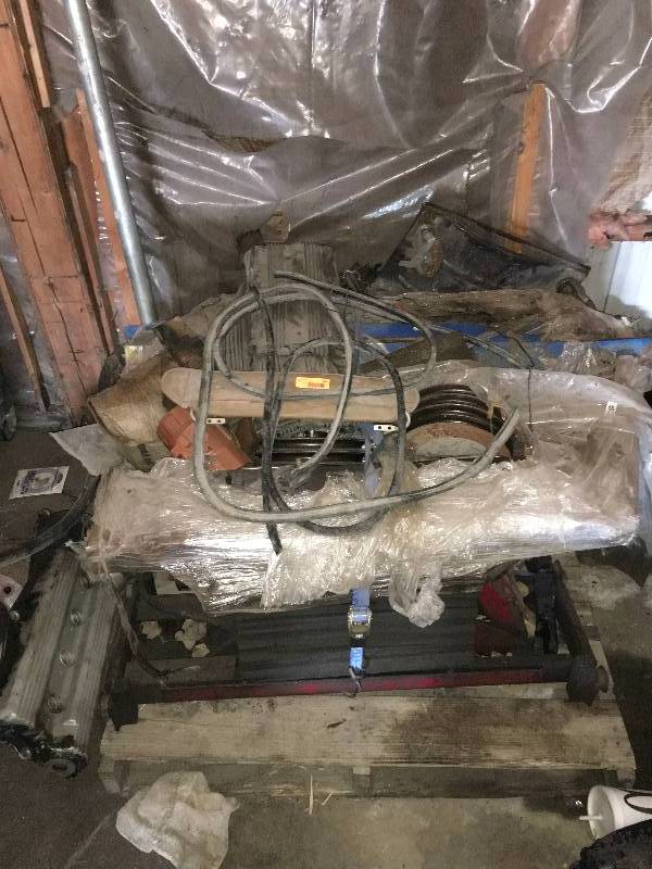 lot 164 image: MISCELLANEOUS AUTO PARTS AND LIFT