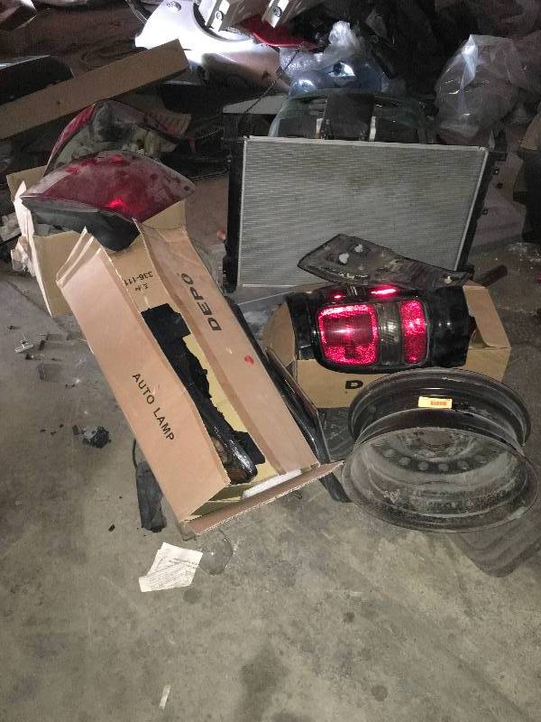 lot 176 image: LOT OF MISC CAR  PARTS, TAIL LIGHTS, RADIATOR