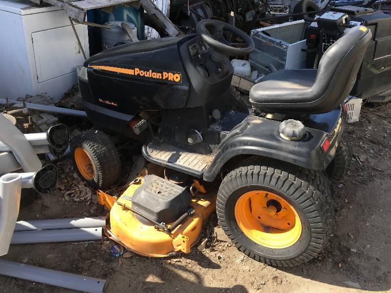 lot 179 image: POULAN PRO RIDING LAWN MOWER, WORKING CONDITION UNKNOWN