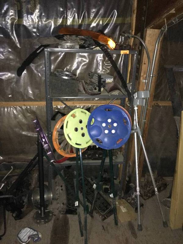 lot 189 image: MISCELLANEOUS AUTO PARTS AND MORE
