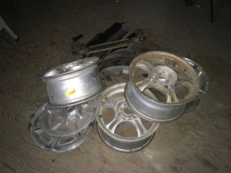 lot 193 image: TIRE RIMS AND OTHER MISC ITEMS