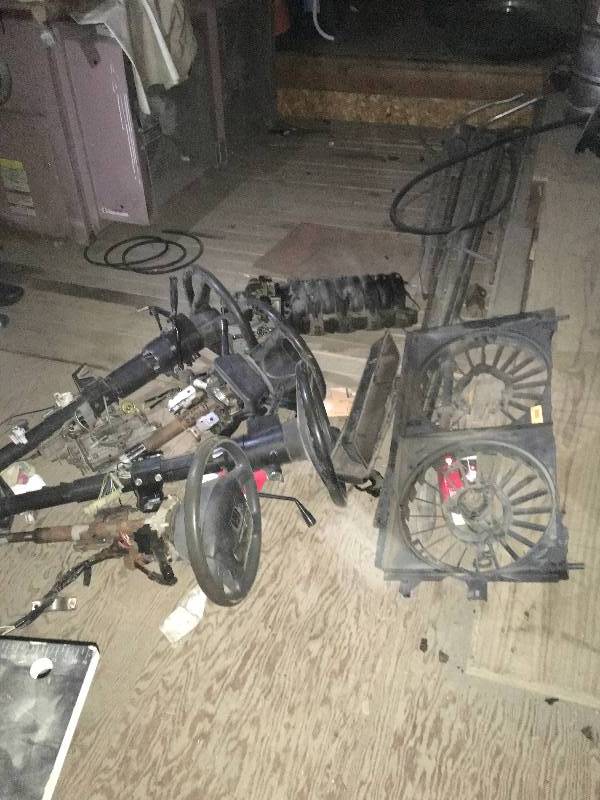 lot 206 image: STEERING WHEEL COLUMNS AND MORE