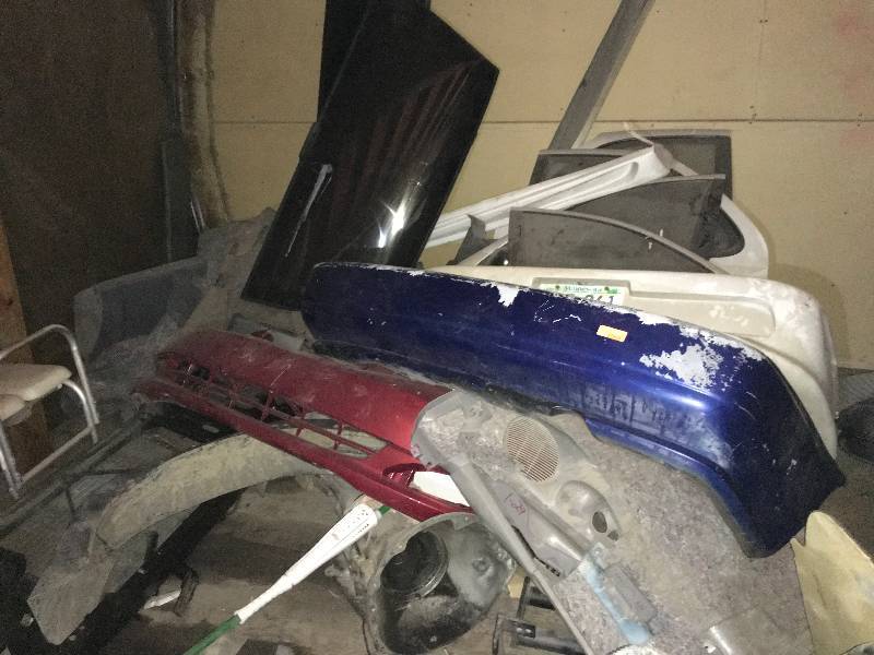 lot 247 image: BUMPERS, TRANSMISSION AND OTHER CAR PARTS