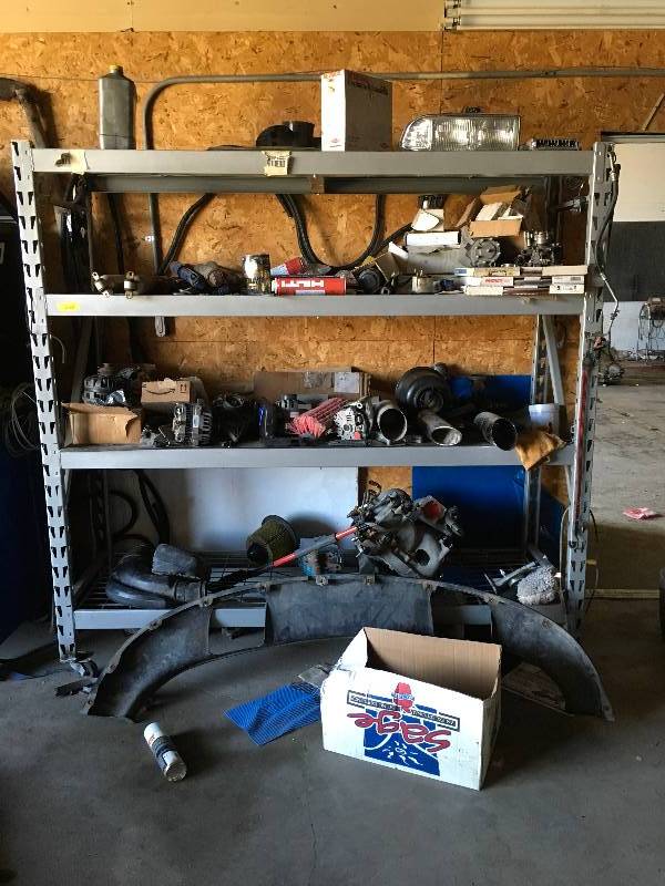 lot 231 image: METAL SHELF AND MISC CAR PARTS