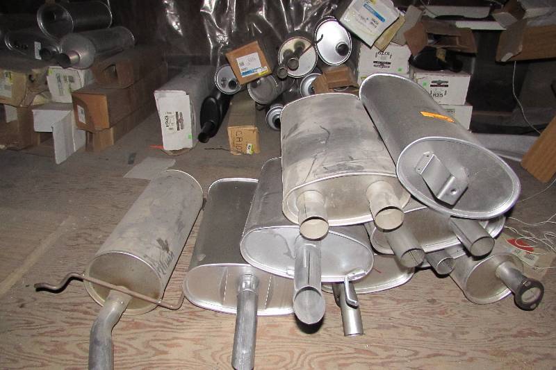 lot 186 image: ASSORTMENT OF MUFFLERS