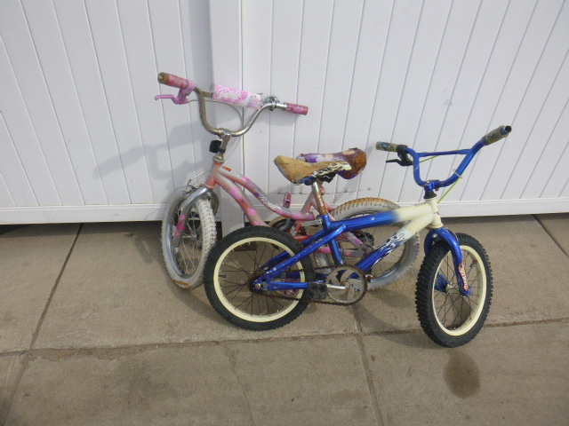 lot 9 image: 2 Childrens Bicycles