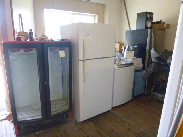 lot 1 image: Kenmore Refrigerator